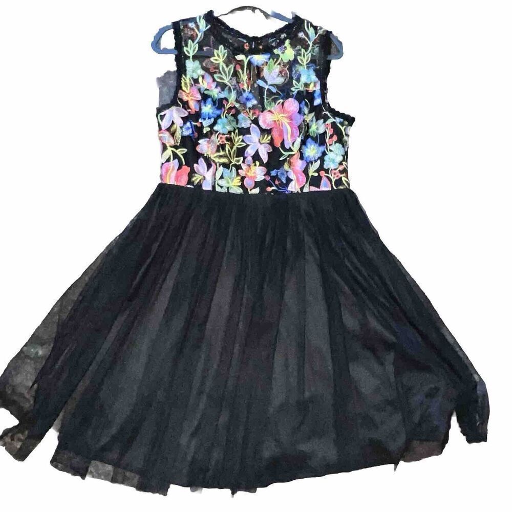 Soprano Cocktail Dress Size 1XL Embroidered Bodice Lace Sheer Scalloped Prom EUC